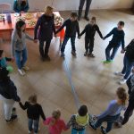 Vissvētākās Trīsvienības draudzes Caritas kalpotāji un bērni ciemos pie Radio Marija